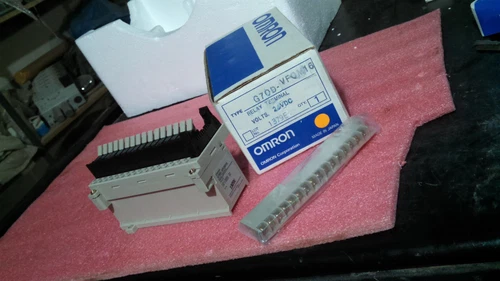 Omron G70D-VFOM16 Relay Terminal 16 Point PLC DCS Transducer Transmitter Meter - Image 2