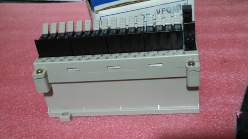 Omron G70D-VFOM16 Relay Terminal 16 Point PLC DCS Transducer Transmitter Meter - Image 4