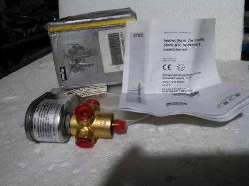 Parker 73317BN Coil 24VDC 3 Way 1/4 Inch Solenoid Valve Transducer