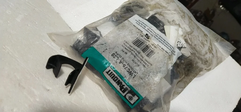 Panduit LWC75-A-L20 Latching Wire Clips Transducer Transmitter Controller