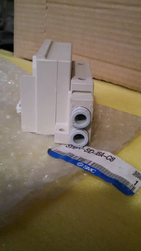 SMC SV1000-51D-18A-C8 Valve Supply Exhaust Block Assy Transducer Transmitter