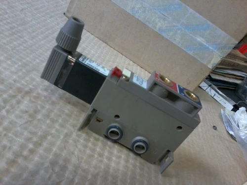 Burkert 0470 G 4,0 NBR 24VDC AC G1/8 Pneumatic Solenoid Valve Transducer Control