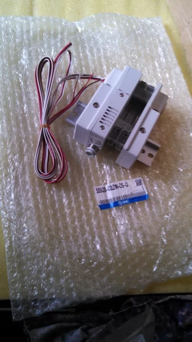 SMC SS5Q13-02LD1N-DS-Q Manifold Plug Solenoid Valve Transducer Transmitter - Image 2