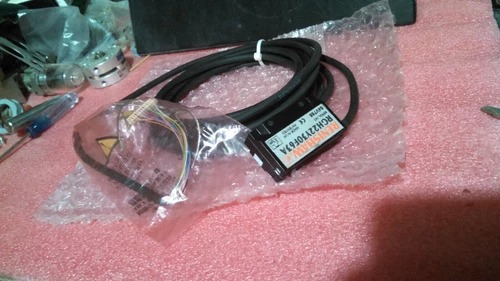 Renishaw RGH22Y30F63A Sensor Read Head PLC Controller Transducer Transmitter - Image 2