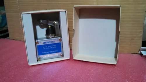 Yamatake BAF1-2RN2 BZF1 DTF2 GLAC01C ELS400B BZLN-RH15 Micro Limit Switch - Image 2