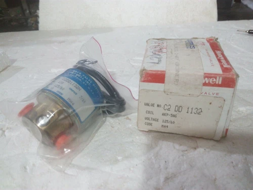 Honeywell Skinner Solenoid Valve 125VAC 2 WAY 7/64 Transducer Transmitter