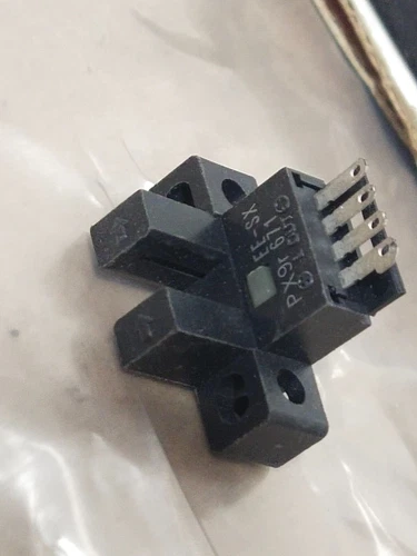 Omron EE-SX671 NPN Photo microsensor Slot Through beam L shaped 5mm Controller