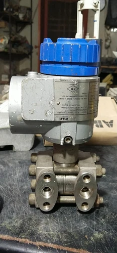 Fuji FCX-AII FHCB33V4 D/P Pressure Transmitter 4-20mA Range 2 Transducer Meter