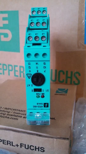 WEIGHT 250 GRAMS
PEPPERL+FUCHS KFD2-EB2.R4A.B Power Feed Module K-System Transducer controller