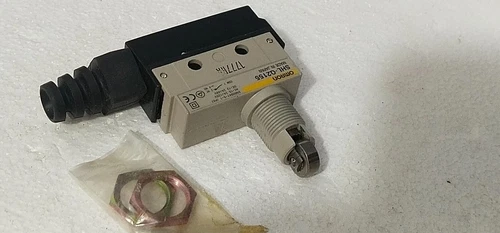 Omron SHL-Q2155 Limit Switch SPDT 10A Roll Plngr Control Transducer Transmitter