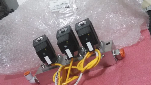 SMC VX2341R 24VDC 3 Solenoid Valve 2Port SS Manifold Transducer Transmitter