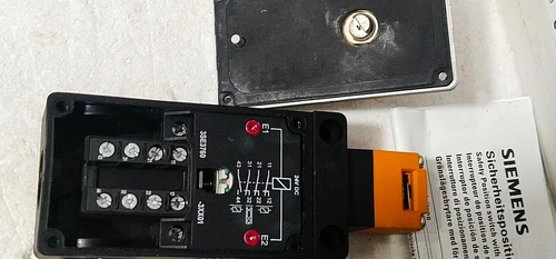 Siemens 3SE3 760 Safety Position Switch 24VD Lock Actuator Controller Transducer - Image 12