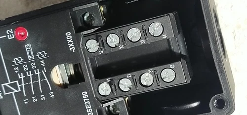 Siemens 3SE3 750 Safety Position Switch 24V Lock Actuator Controller Transducer - Image 13