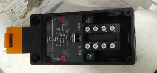 Siemens 3SE3 762 Safety Position Switch 110V Lock Actuator Controller Transducer - Image 13