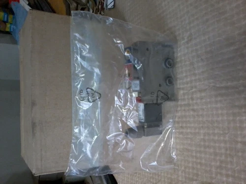 Burkert 0470 G 4,0 NBR 24VDC AC G1/8 Pneumatic Solenoid Valve Transducer Control - Image 2