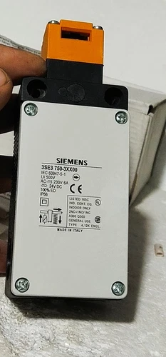 Siemens 3SE3 750 Safety Position Switch 24V Lock Actuator Controller Transducer - Image 3
