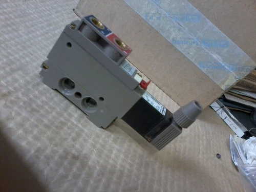 Burkert 0470 G 4,0 NBR 24VDC AC G1/8 Pneumatic Solenoid Valve Transducer Control - Image 3