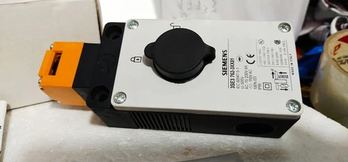 Siemens 3SE3 762 Safety Position Switch 110V Lock Actuator Controller Transducer - Image 3