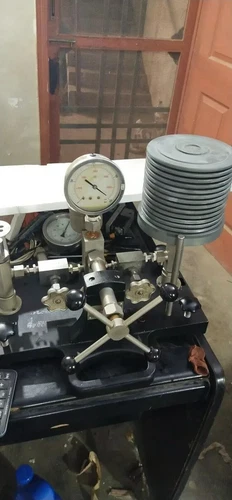 Barnet MK3 Dead Weight Calibrator Tester 8000PSI 400 Pressure Gauge Transmitter - Image 3
