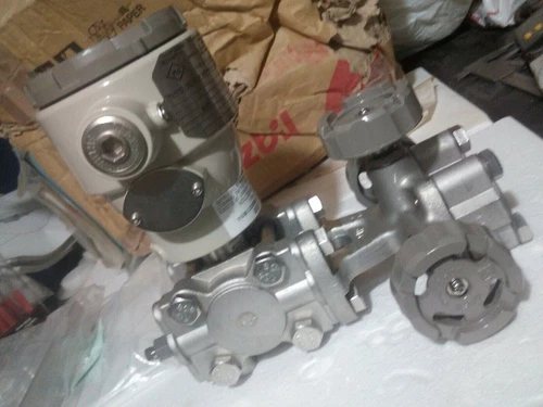 Yamatake Azbil JTD920 D/P 4-20mA SFN 3Way Valve Pressure Transmitter Transducer - Image 4