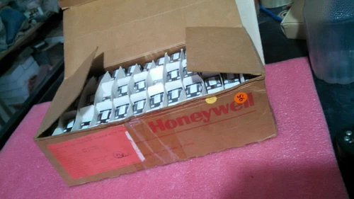 Honeywell Micro Switch AML41CBE3 AML21CBC3BA Indicator Housing Lamp Transducer - Image 5