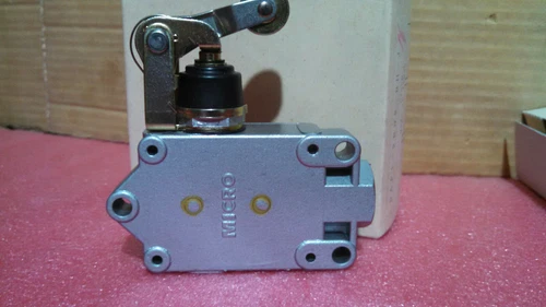 Yamatake BAF1-2RN2 BZF1 DTF2 GLAC01C ELS400B BZLN-RH15 Micro Limit Switch - Image 5