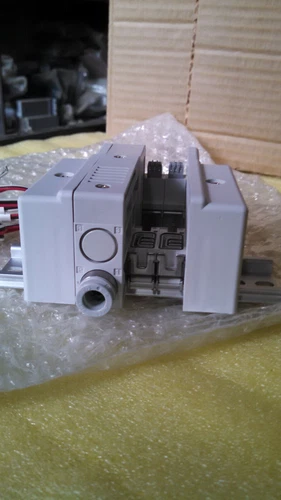 SMC SS5Q13-02LD1N-DS-Q Manifold Plug Solenoid Valve Transducer Transmitter - Image 8