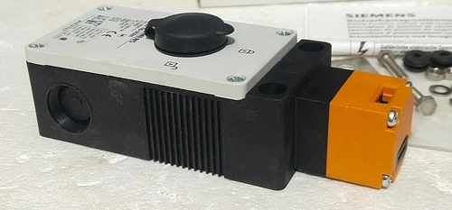 Siemens 3SE3 760 Safety Position Switch 24VD Lock Actuator Controller Transducer - Image 8
