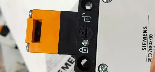 Siemens 3SE3 760 Safety Position Switch 24VD Lock Actuator Controller Transducer - Image 8