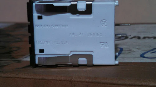 Honeywell Micro Switch AML41CBE3 AML21CBC3BA Indicator Housing Lamp Transducer - Image 9
