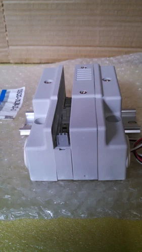 SMC SS5Q13-01LD1N-DS-Q Manifold Plug Solenoid Valve Transducer Transmitter - Image 8