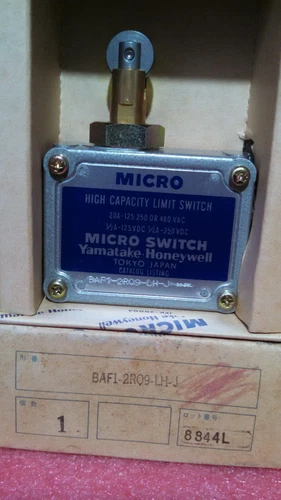 Yamatake BAF1-2RN2 BZF1 DTF2 GLAC01C ELS400B BZLN-RH15 Micro Limit Switch - Image 9