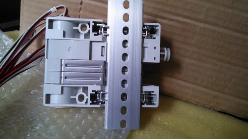 SMC SS5Q13-02LD1N-DS-Q Manifold Plug Solenoid Valve Transducer Transmitter - Image 10