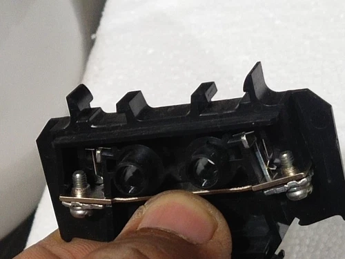 Idec BNDH15W Terminal Block 600V 10A 2mm Rail mount Controller Transmitter