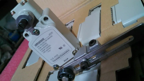Honeywell Yamatake 2LS1-J 1LS10-JE 2LS1 Micro LimitSwitch Transducer Transmitter