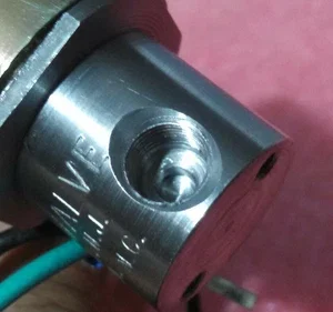 Versa Valve 3 Way 2 Position 1/8 NPT 24VDC Solenoid Transducer Transmitter Meter
