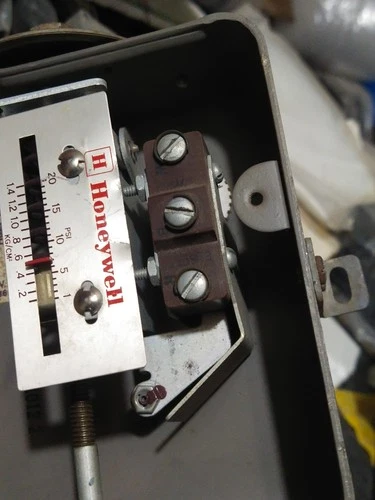 Honeywell P668 20PSI 1.4 KG Pressure Switch Transducer Transmitter Controller
