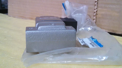 SMC VNA211A-15A 2-Port 1/2 Inch 110VAC Process Valve Transducer Transmitter