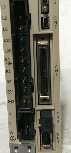 Yaskawa SGDV-R70A01A Motor Drive 50W 3Ph 230V Servopack Controller Transmitter
