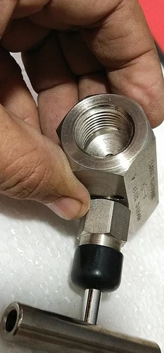 Noshok 404FFC 1/2″ NPT Niddle Valve SS Body PSI 10000 PLC DCS Transducer